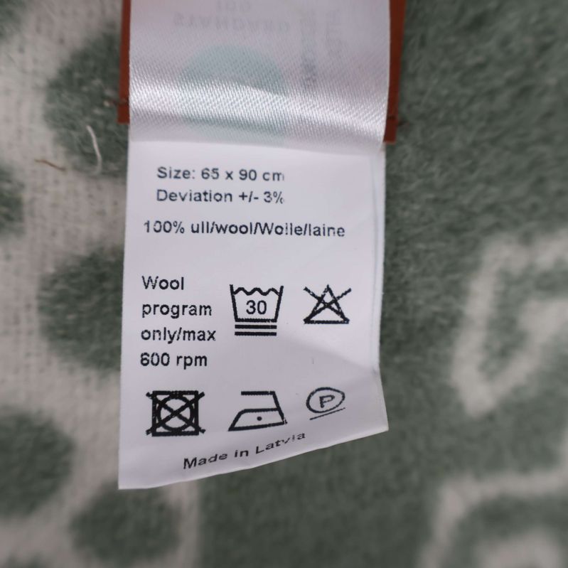 Insydd etikett som visar filtens storlek och material