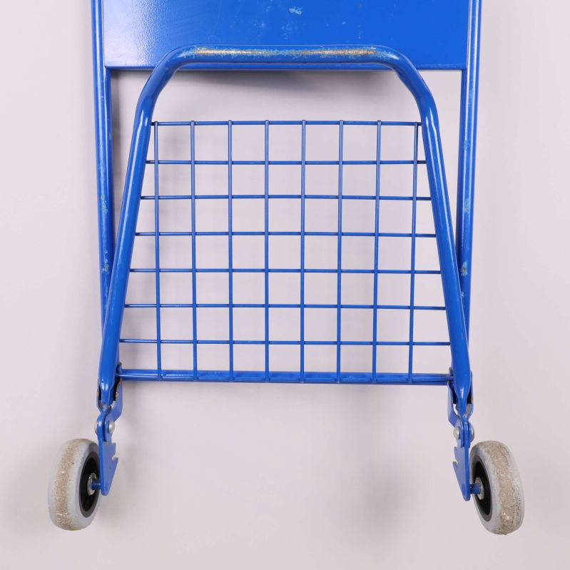 Närbild på pirrans metallgaller och hjul