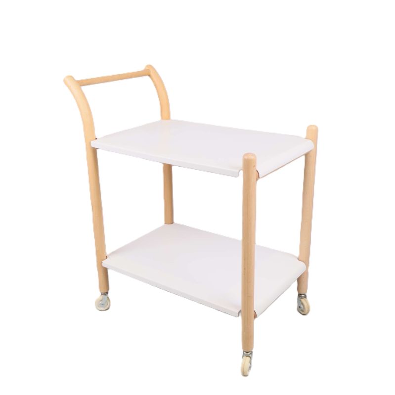 Serveringsvagn med vita hyllor och ljusa träben