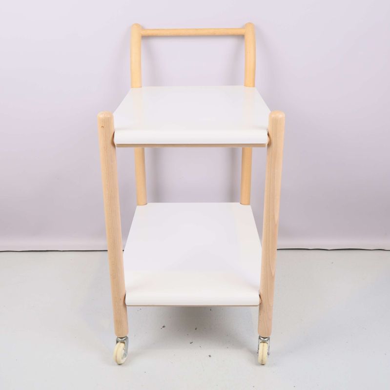 Serveringsvagn rakt framifrån med två hyllplan