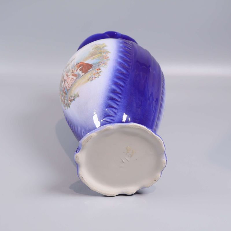 Vas liggande visar vit botten med mjuka kanter