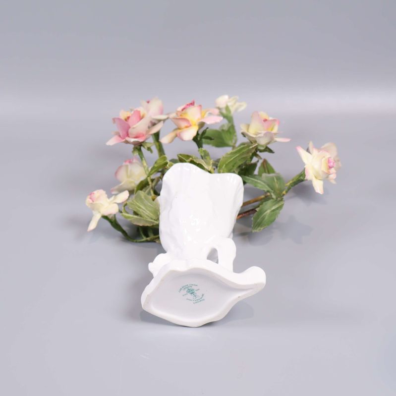 Närbild på vasens undersida med stämpel