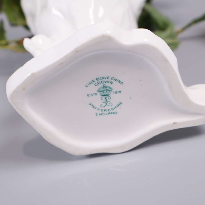 Närbild på bottenstämpel med text