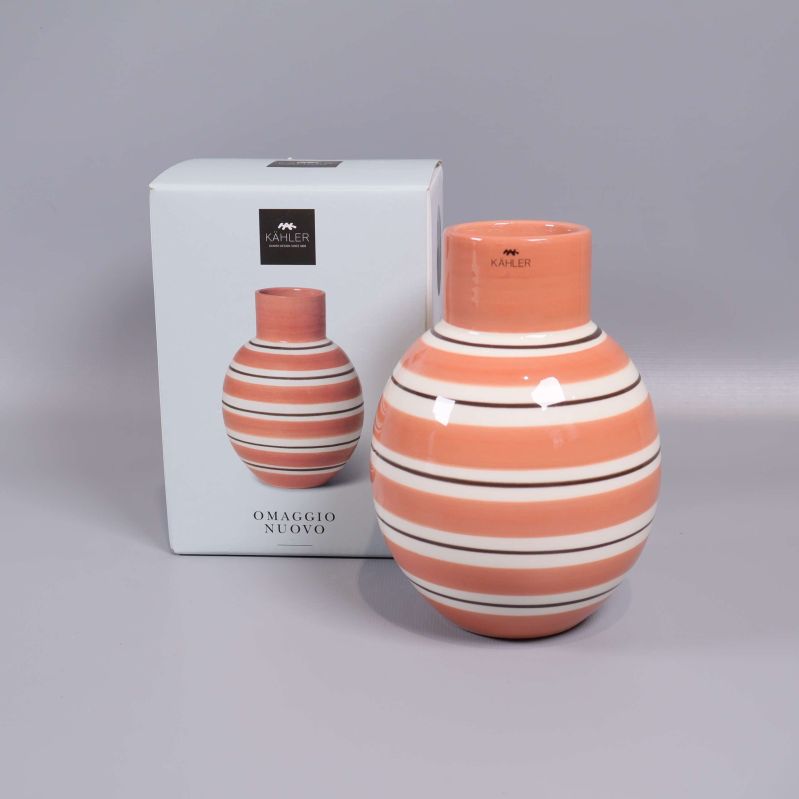 Randig aprikos och vit vas med originalkartong