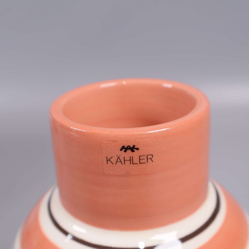 Närbild av vassens mynning med Kähler-logga