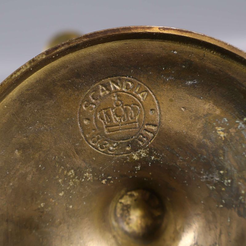 Stämpel under foten med texten Scandia och krona