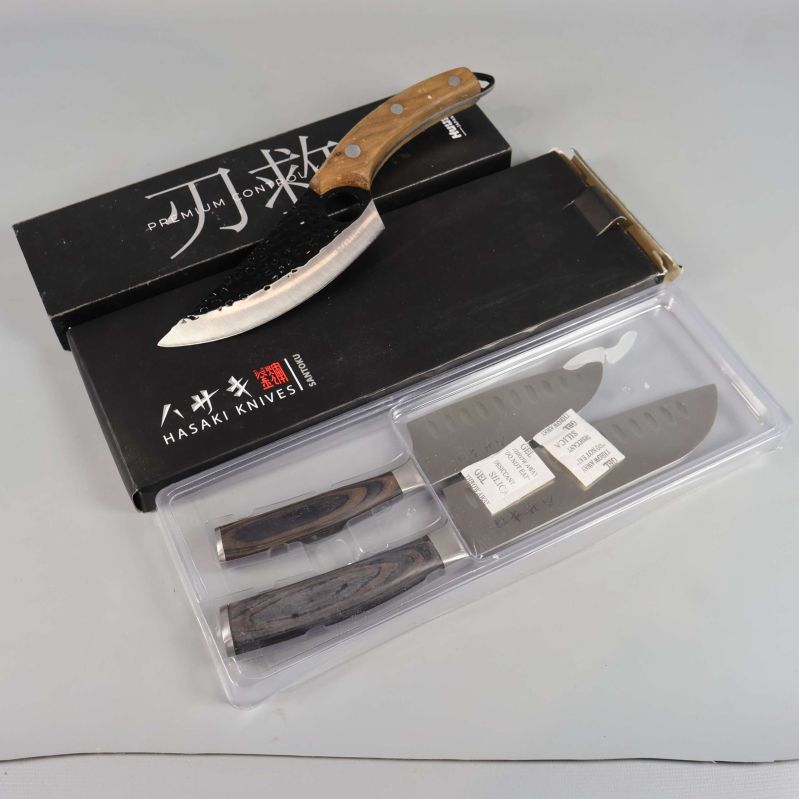 Knivset med trähandtag och förpackning synliga ovanifrån