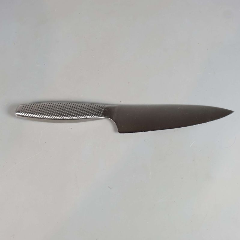 Mindre kockkniv med räfflat stålhandtag