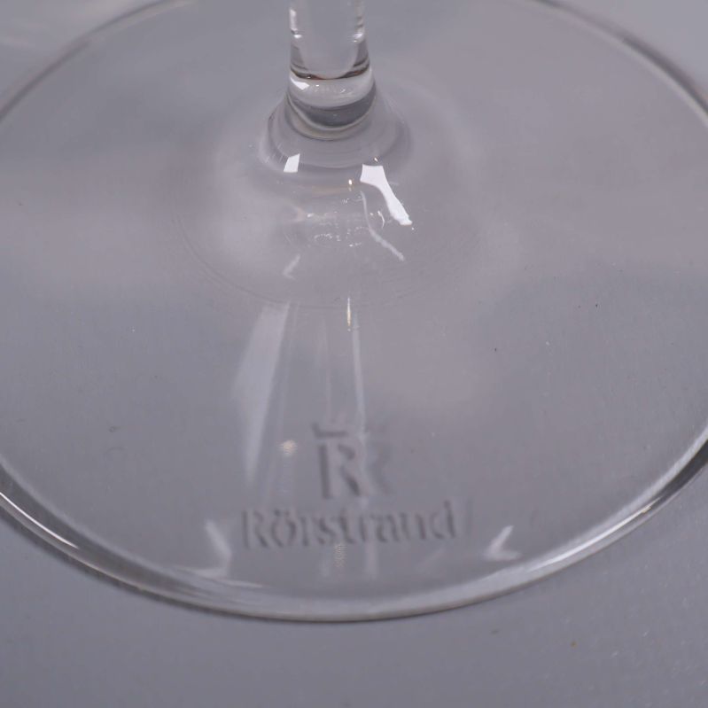 Rörstrand-logotyp ingraverad i glasets fot