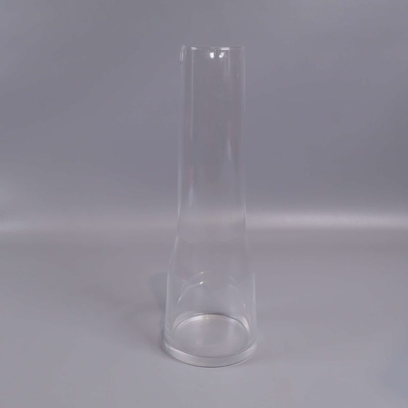 Karaff i klart glas sedd framifrån