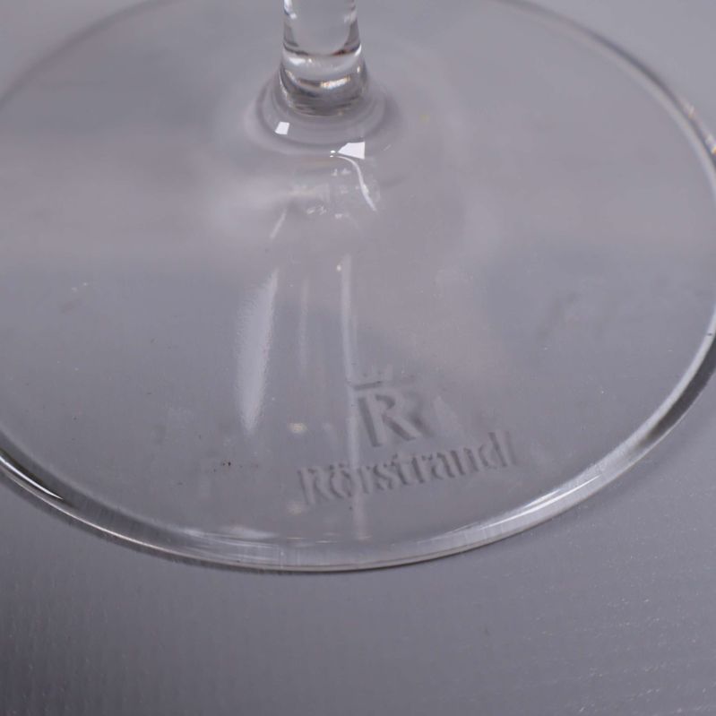 Rörstrand-logotyp graverad på vinglasets fot