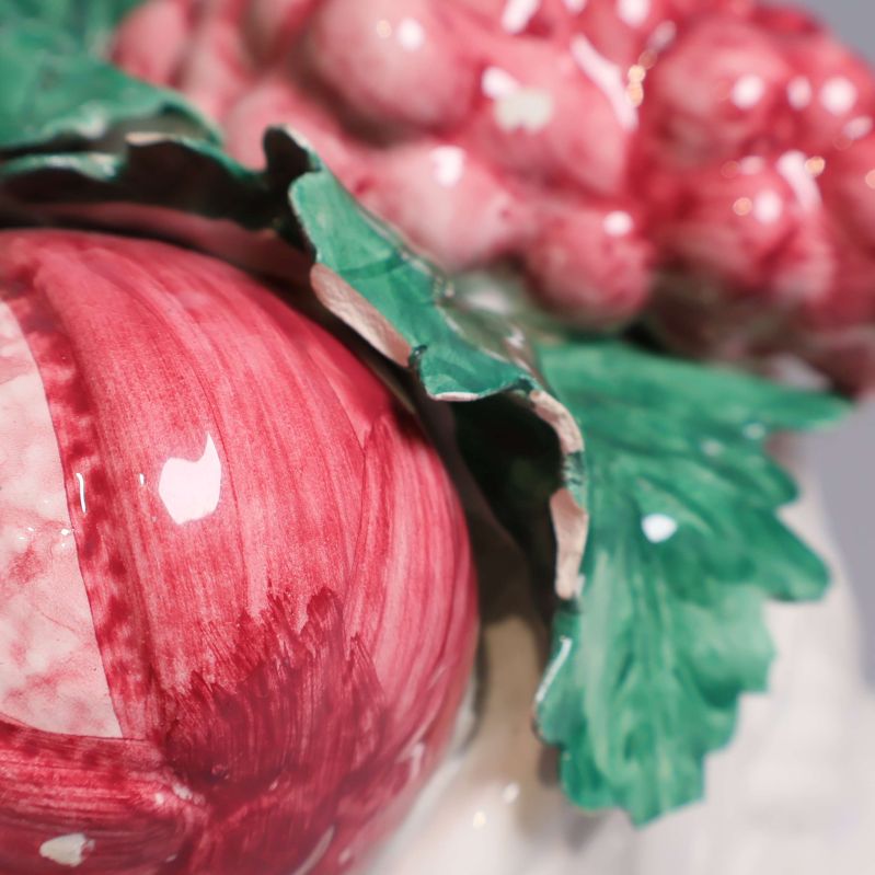 Närbild på gröna blad med nagg 