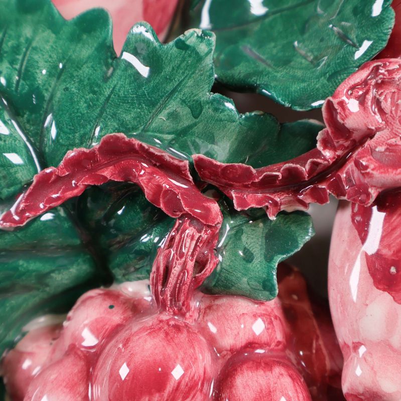 Detaljerad närbild av skada på porslindruvor 