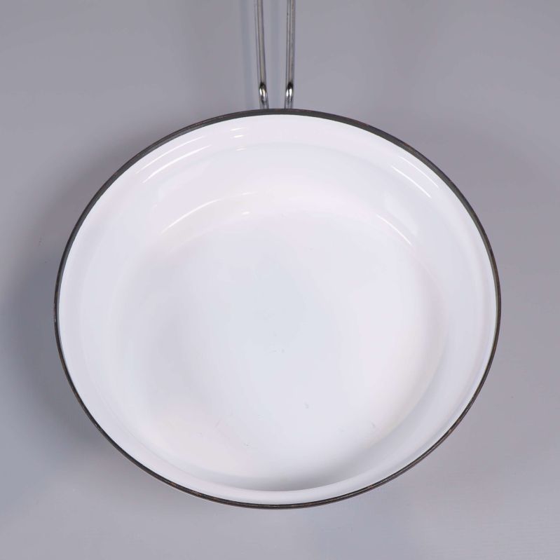 Bild på stekpanna insida med lite slitage