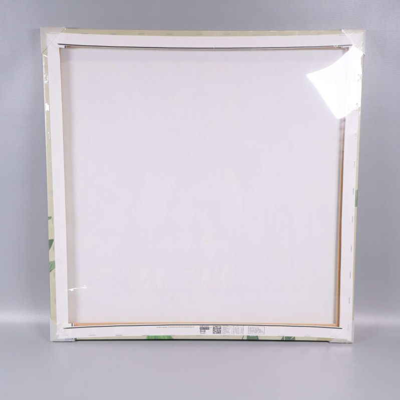 Tavlans baksida visar ramkonstruktion och canvas