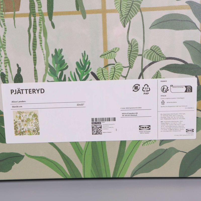 Närbild av etikettdel på tavlan med serienamn PJÄTTERYD