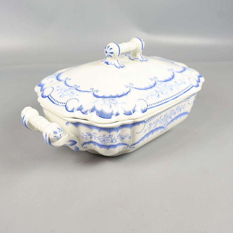 Rektangulär sopptérin med lock och blå dekor, handtag på sidorna