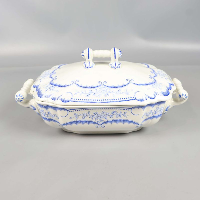 Sopptérin sedd framifrån med båda handtag och blå blomstermönster