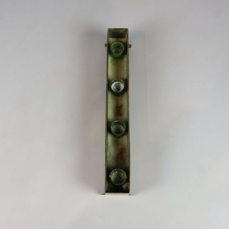 Överblick av ljusstaken med fyra hållare synliga uppifrån