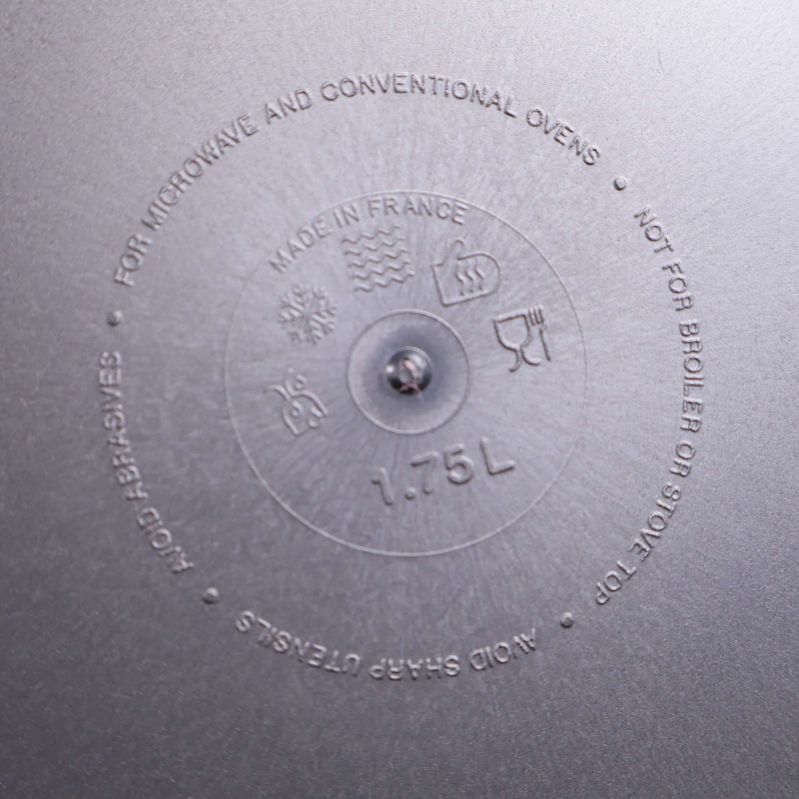 Närbild på botten med märkning 1,75 L och symboler