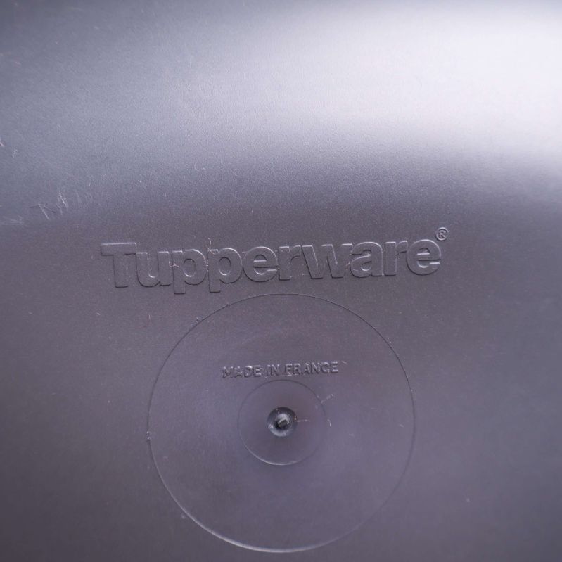 Närbild av Tupperware på undersidan