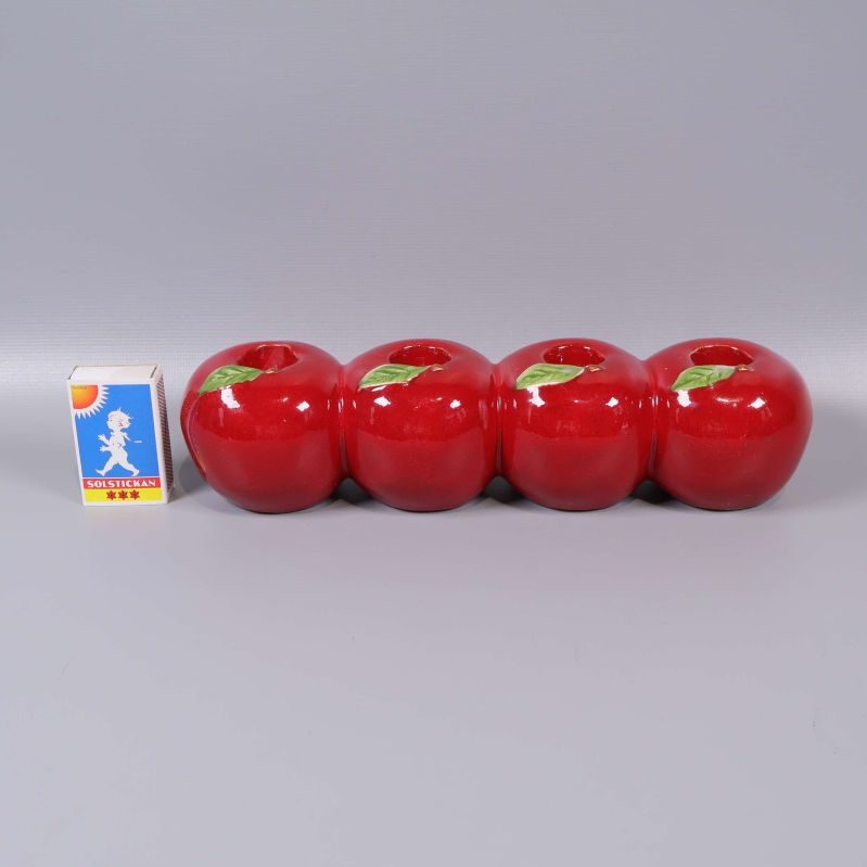 Ljusstake med tändsticksask för storleksjämförelse