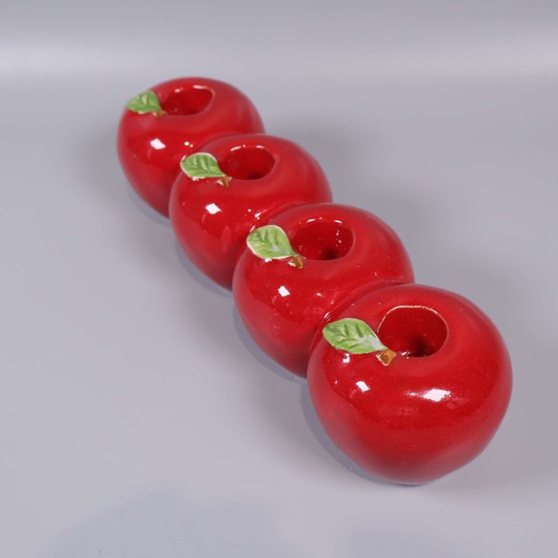 Diagonal vy av äppelformad adventsljusstake