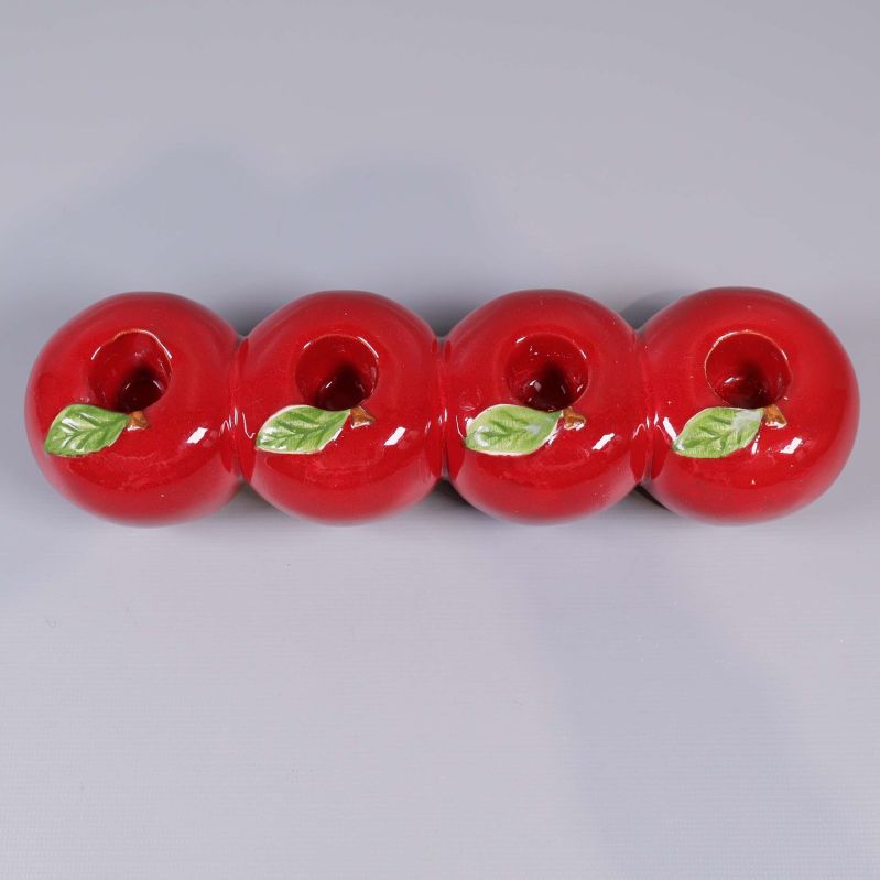 Fågelperspektiv över adventsljusstake med fyra äppelformer