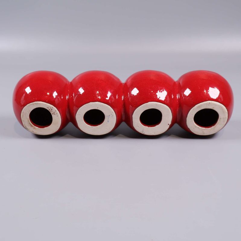 Undersida på adventsljusstake med fyra öppningar