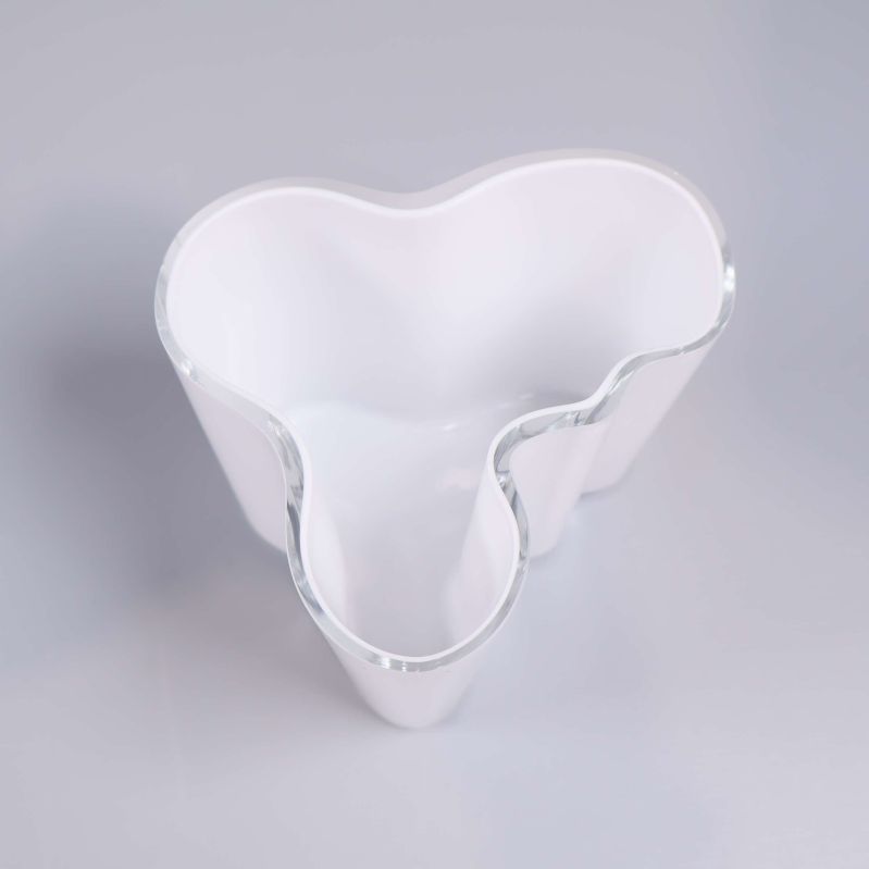 Vas sedd ovanifrån visar organiskt formad öppning