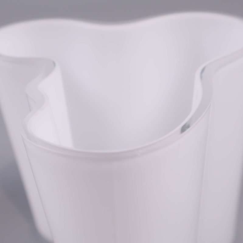 Närbild på litet nagg på kanten 