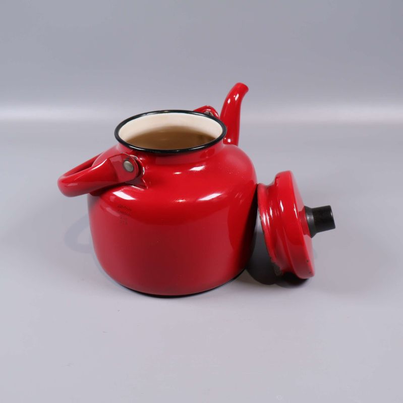 Vattenkittel med avtaget lock och öppen topp