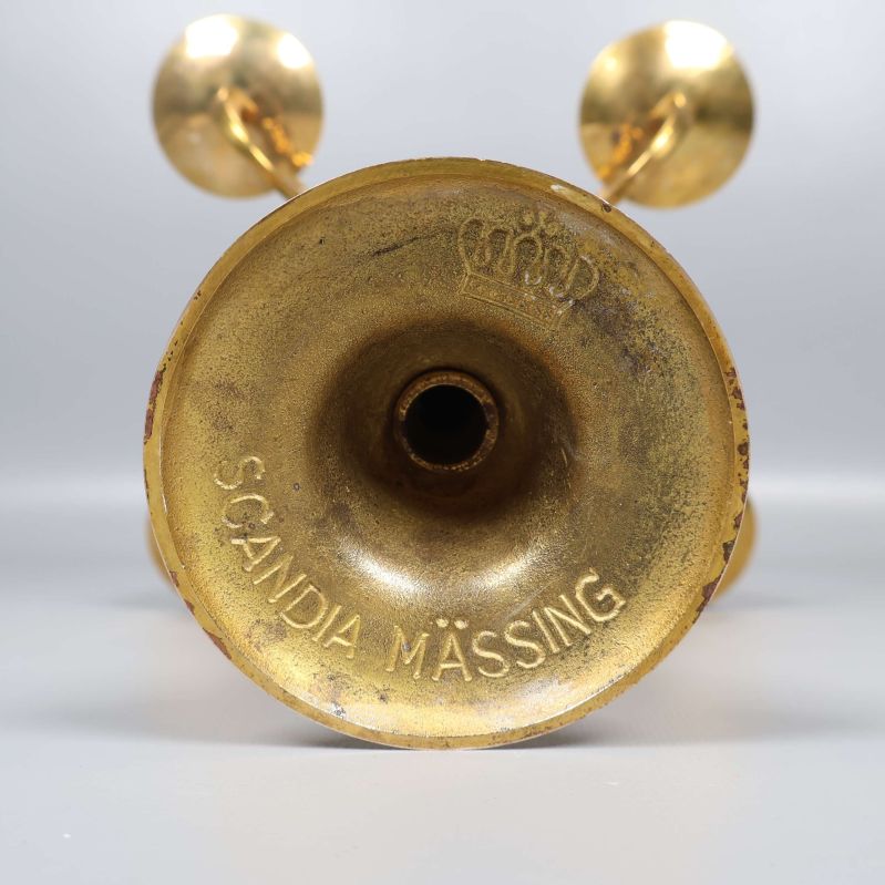 Stämpel på undersidan med texten Scandia Mässing