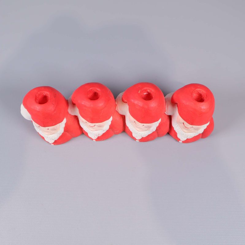 Ovansidan visar ljushållare i tomtarnas huvuden