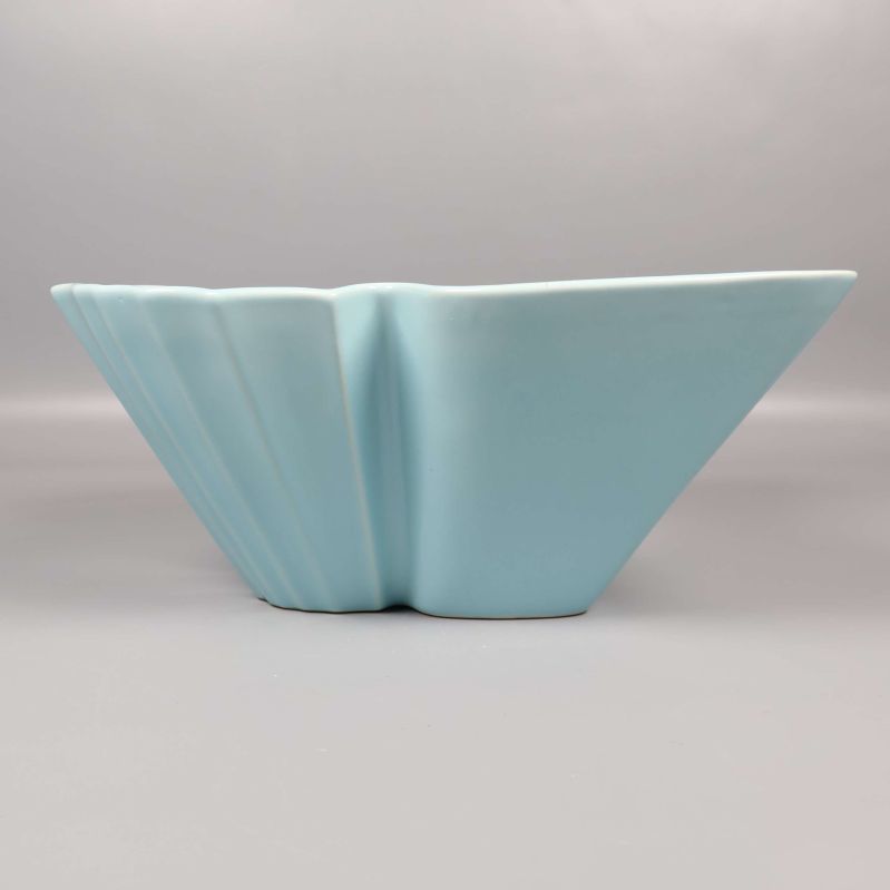 Skålens profil med markerade mjuka vågkanter