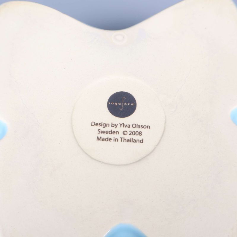 Närbild på etikett från Sagaform och designer Ylva Olsson