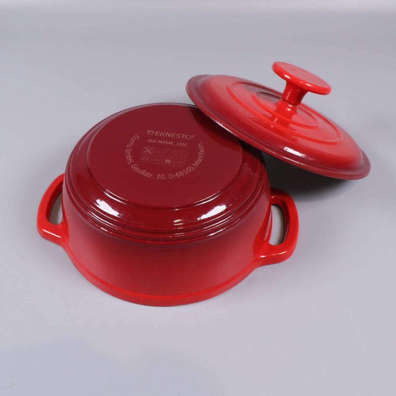 Grytas botten med märkning och symboler