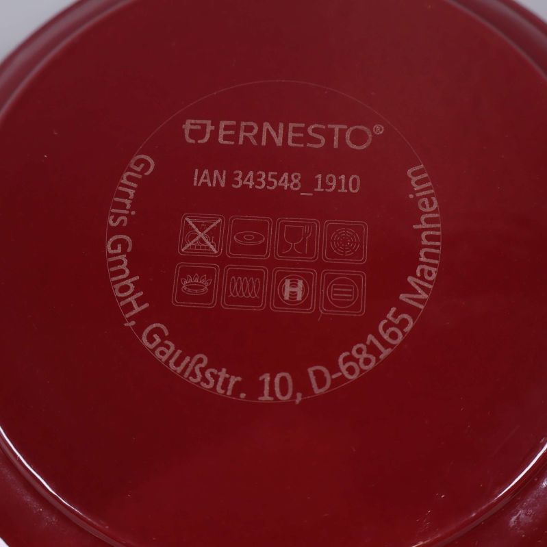 Närbild på botten märkning som visar varumärke