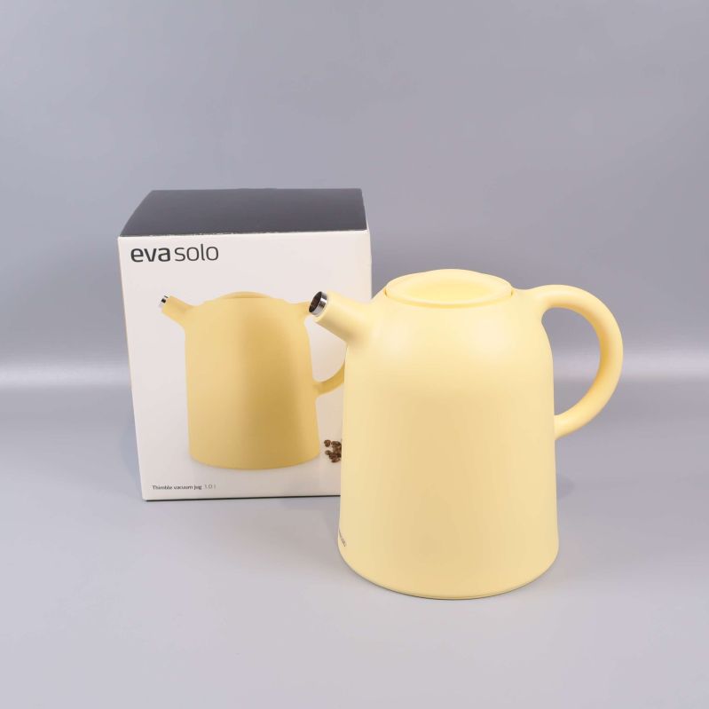 Gul termoskanna med kartongförpackning från eva solo