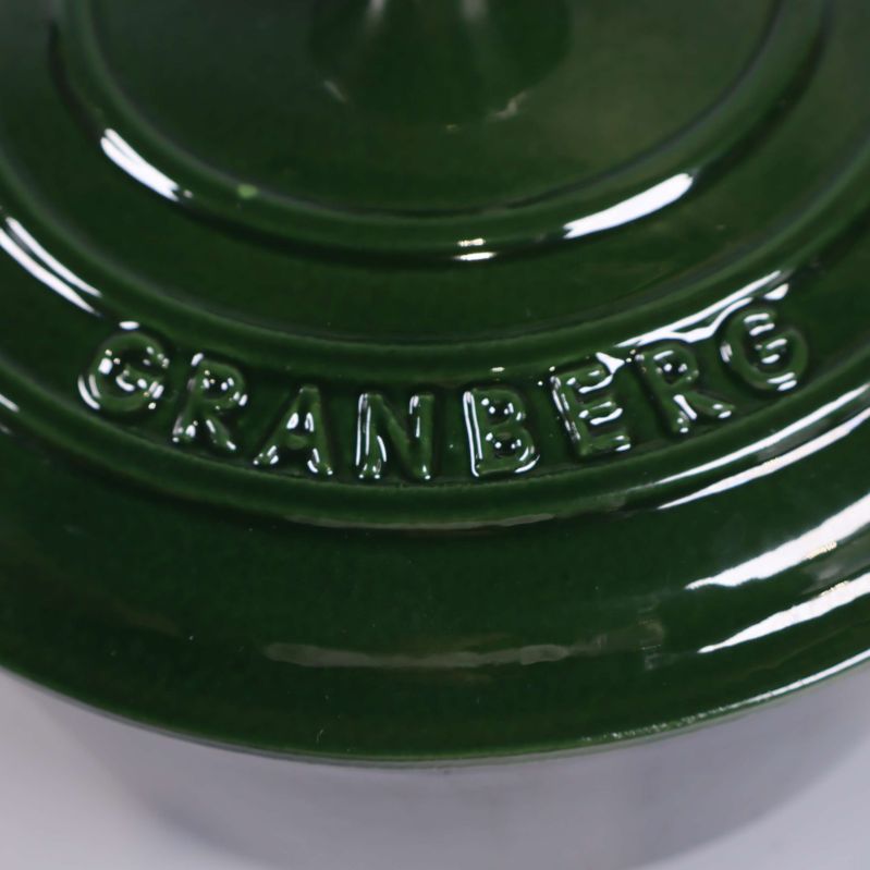 Närbild på lock med texten Granberg