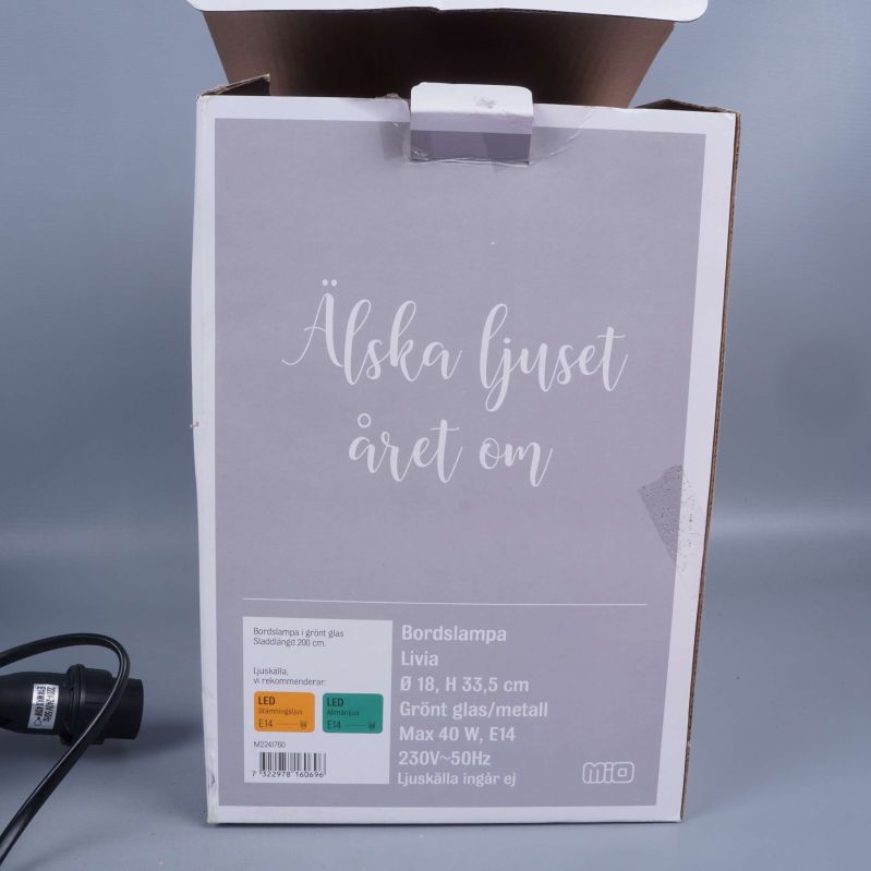 Lampans originalkartong med produktinformation och text