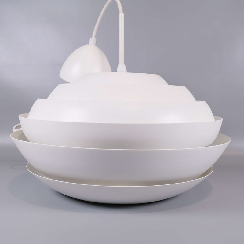 Närbild på den nedre delen av rund lampa, tydlig lagerdesign