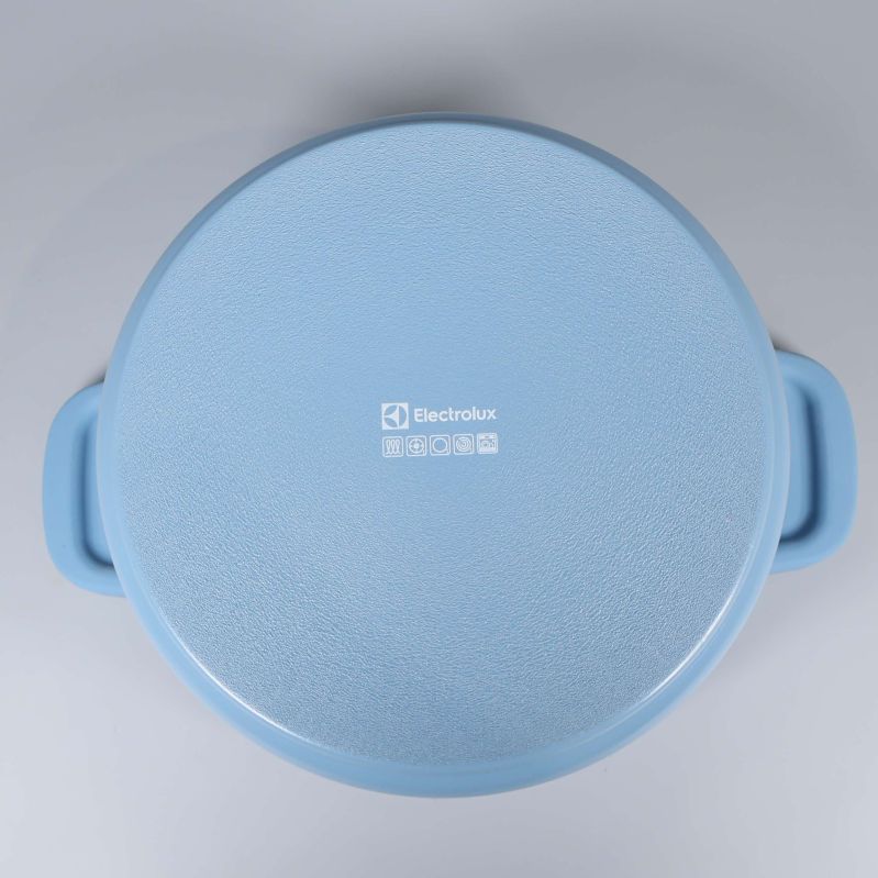 Grytans undersida med Electrolux-logga