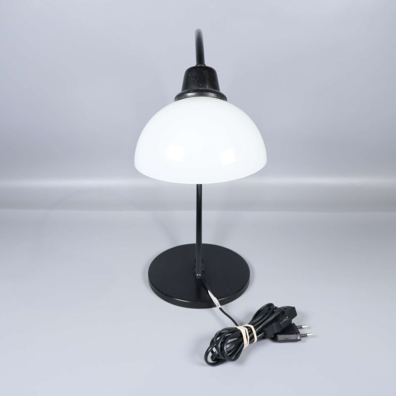Lampa sedd rakt framifrån med tydlig skärm