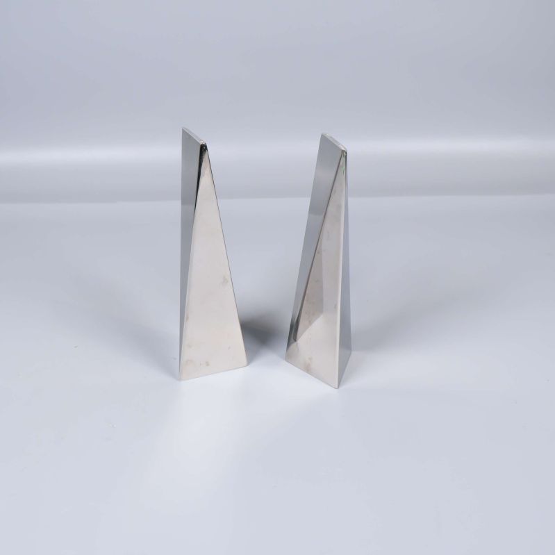 Salt- och pepparkaren i profil från sidan