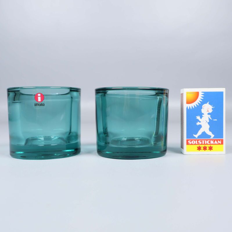 Två turkosa ljuslyktor och tändsticksask jämförelse