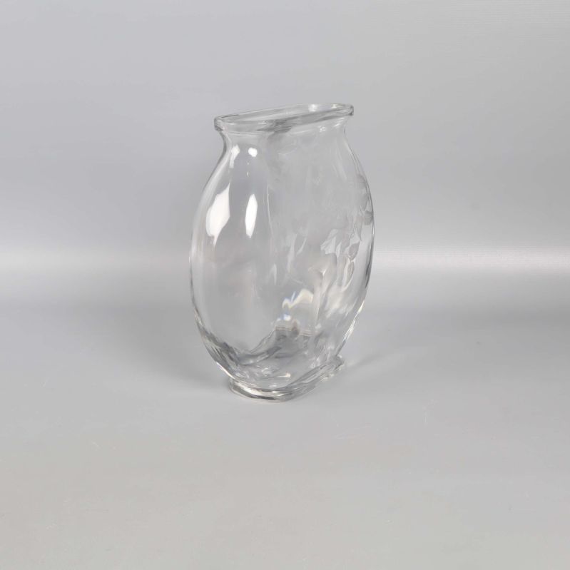 Glasvas fotad från sidan, oval form