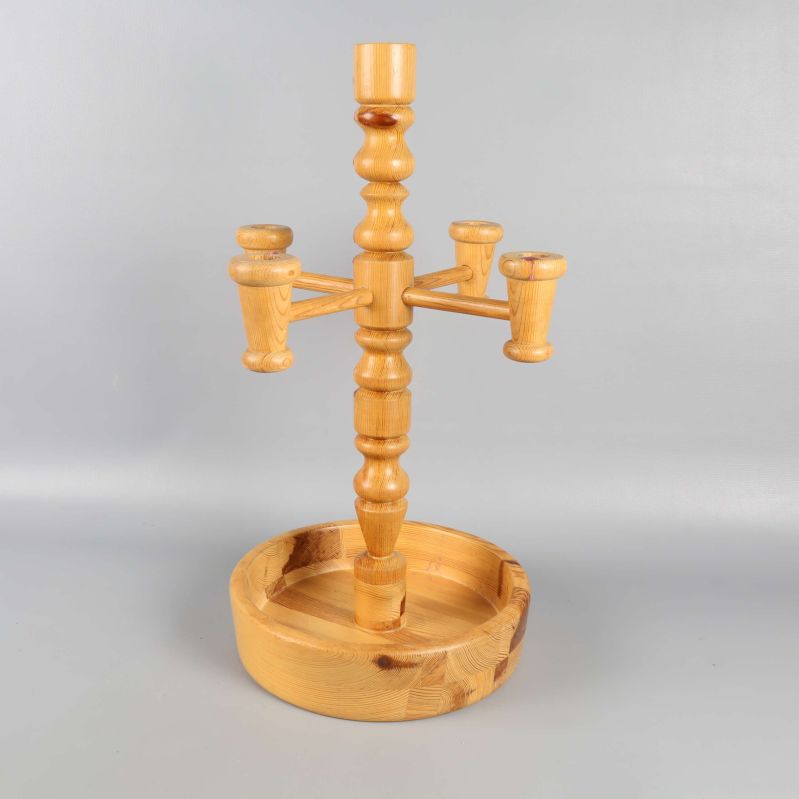 Ljusstake i ljust trä med fyra armar och rund skål