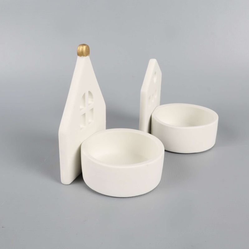 Ljushållare formade som hus visade bakifrån snett