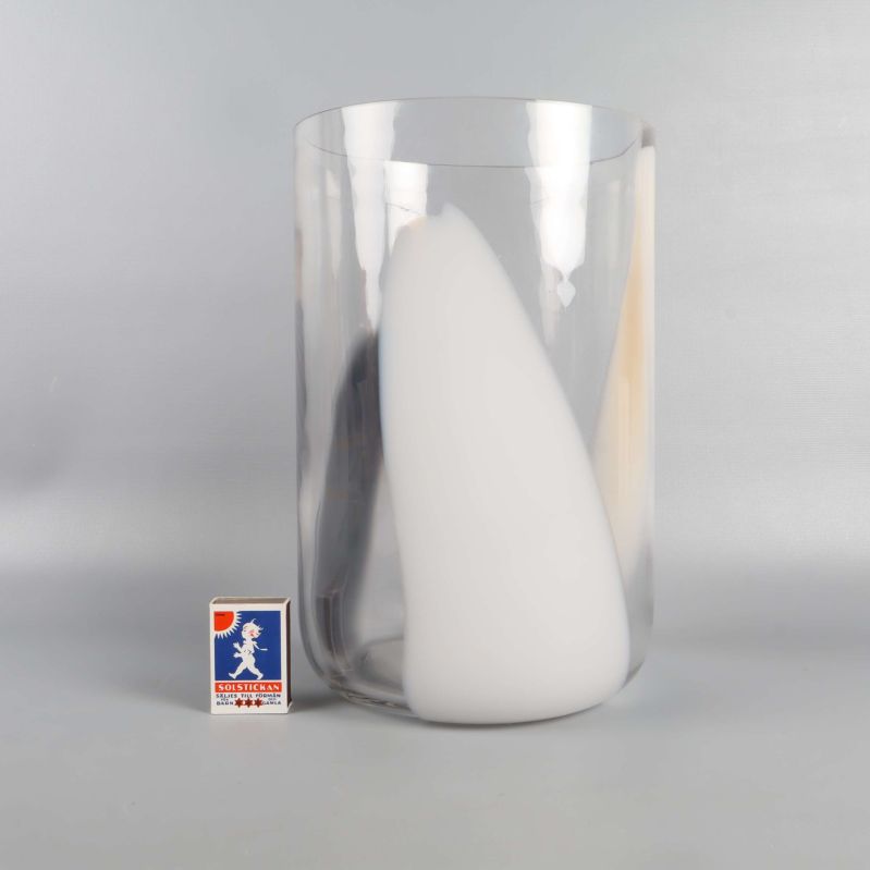 Glasvas i jämförelse med tändsticksask